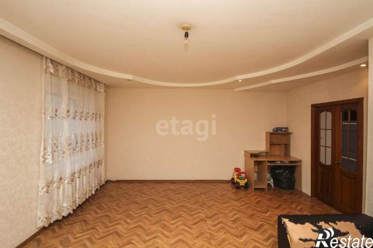 3-комн квартира Пражская (Строителей), 51