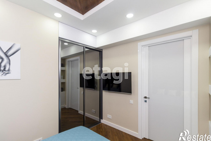 2-комн квартира Республики, 8