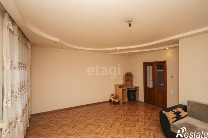 3-комн квартира Пражская (Строителей), 51