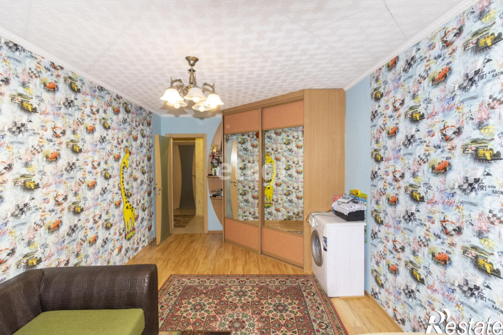 3-комн квартира 9 января, 164