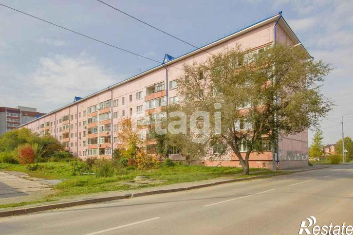 3-комн квартира Маршала Захарова, 11
