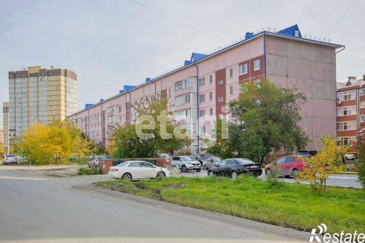 3-комн квартира Маршала Захарова, 11