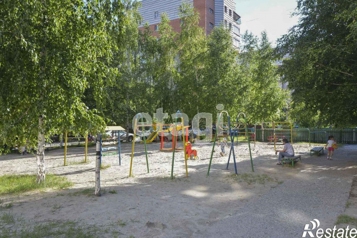 3-комн квартира Демьяна Бедного, 104