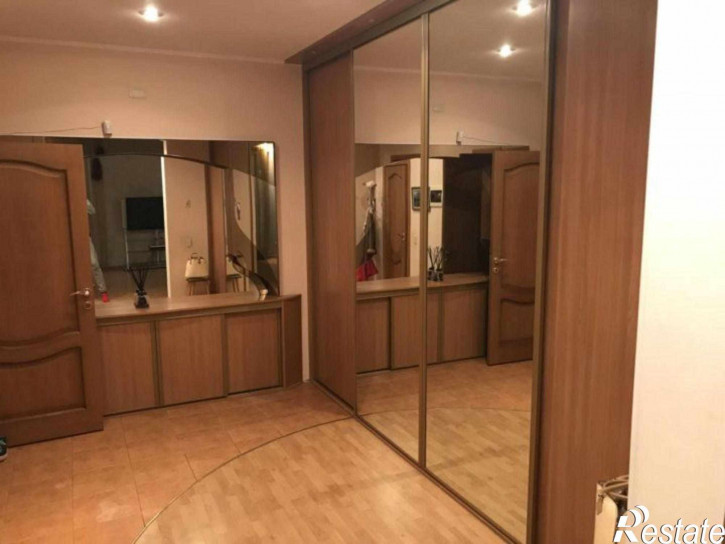 5-комн квартира Офицерская ул, 9