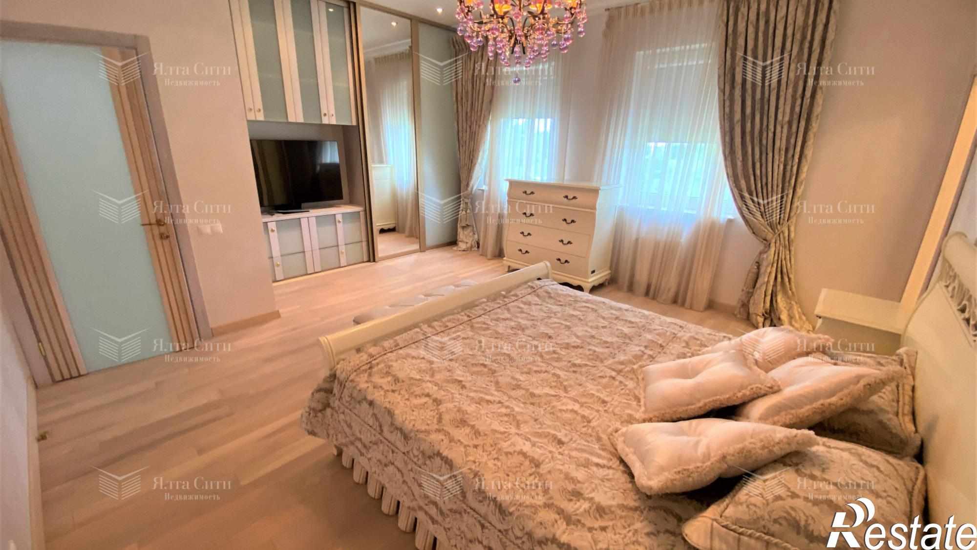 Купить квартиру за 69 000 000 рублей на Севастопольское ш., 52