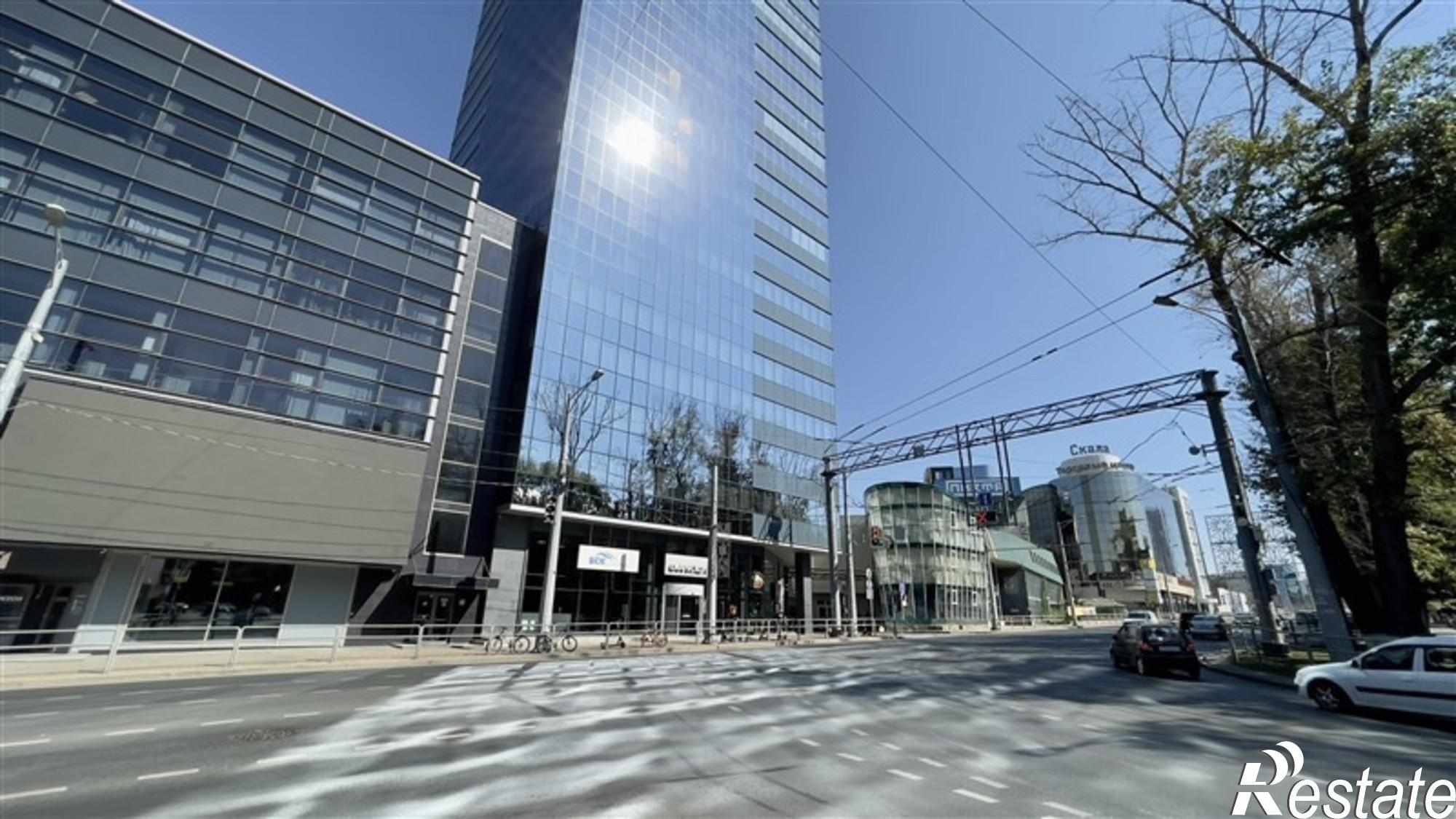Сдать торговое помещение за 213 000 рублей на Коммунистическая улица, 105