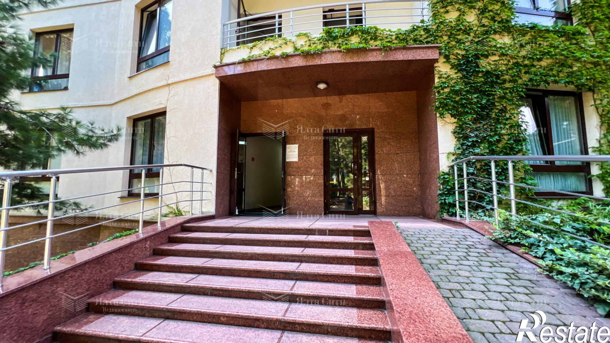 Купить квартиру за 27 115 800 рублей на Ломоносова ул., 25