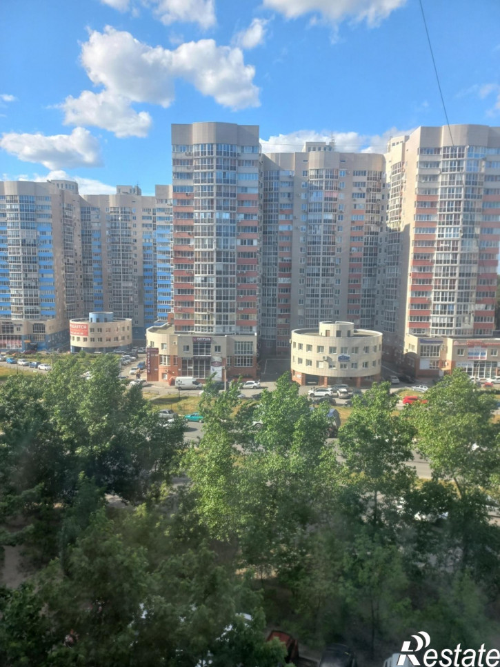3-комн квартира Победы б-р., 43