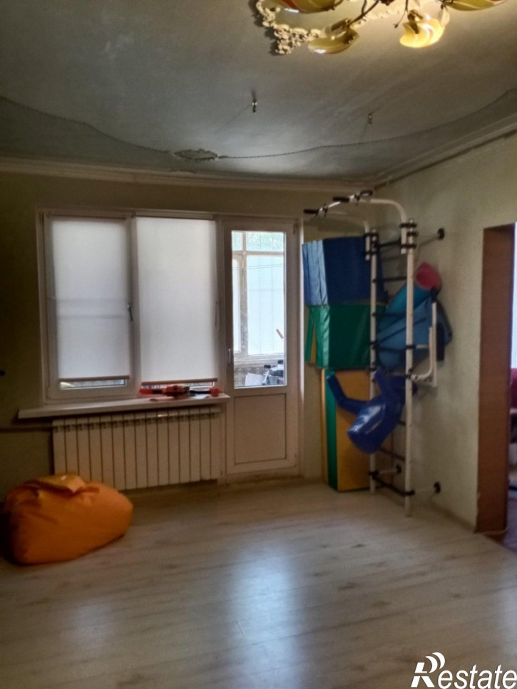 4-комн квартира Благоева 23