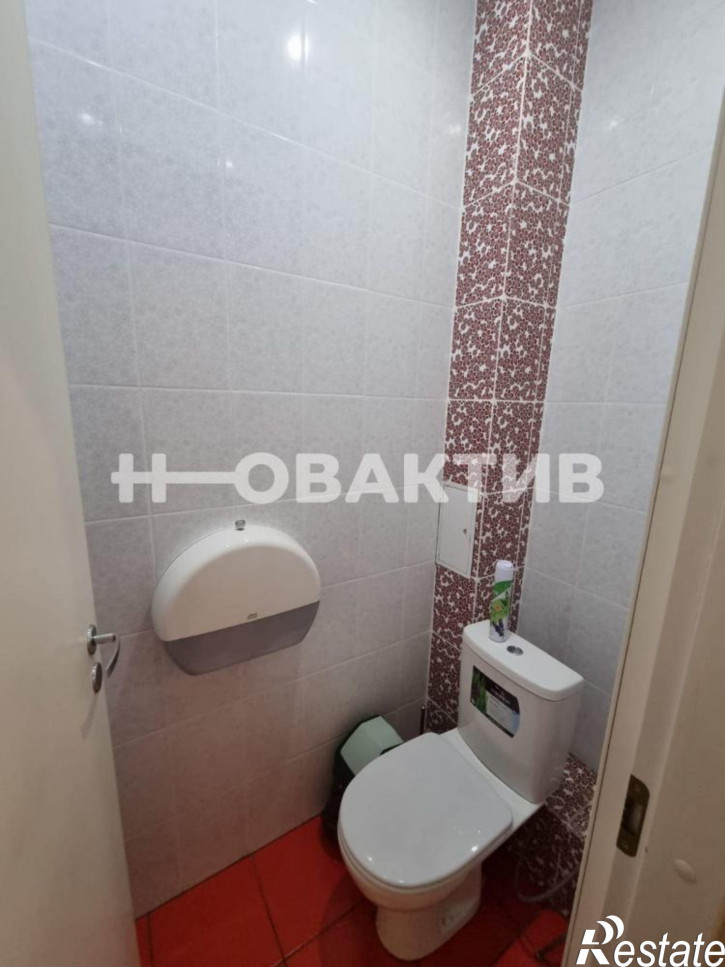 Помещение свободного назначения улица Семьи Шамшиных, 16
