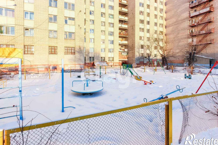 Комната Республики, 212
