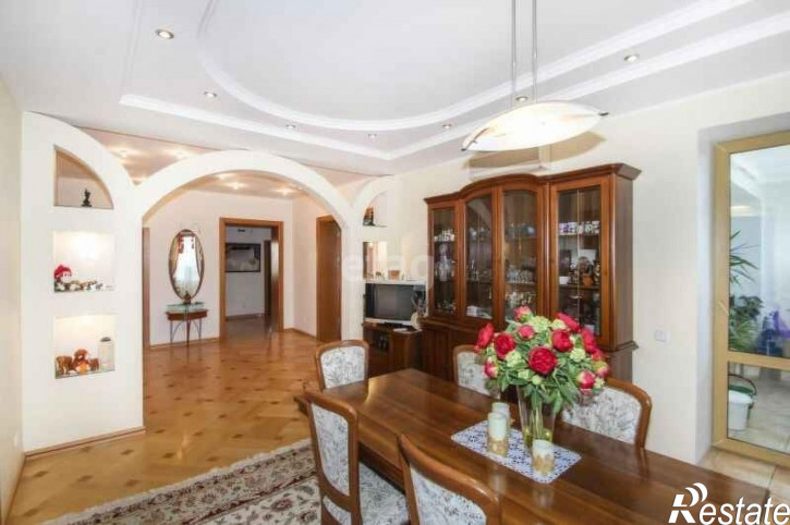 3-комн квартира Максима Горького, 47