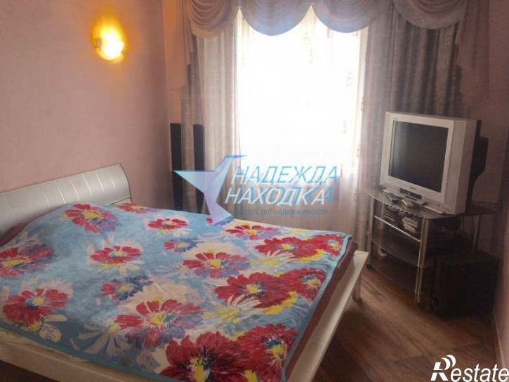 4-комн квартира Пугачева ул, 1а