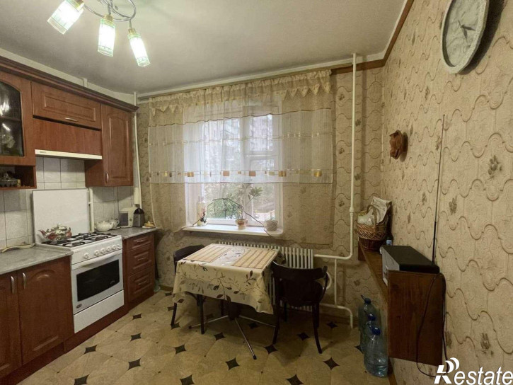 4-комн квартира Конева улица, 5