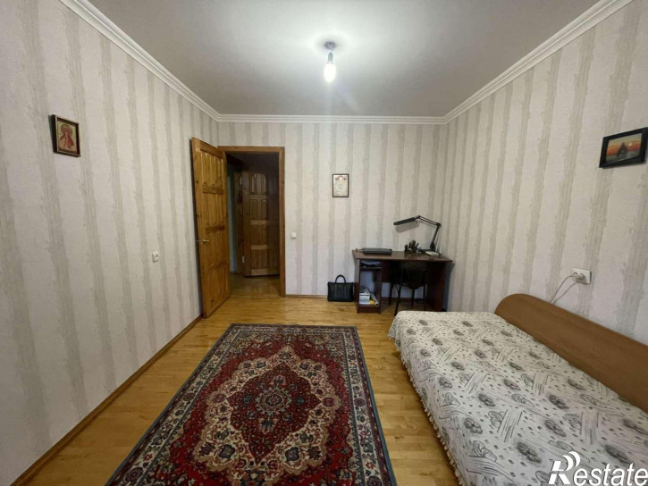 4-комн квартира Конева улица, 5