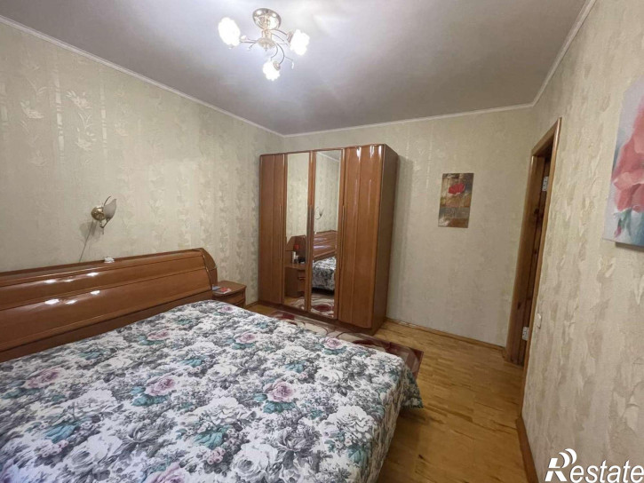 4-комн квартира Конева улица, 5