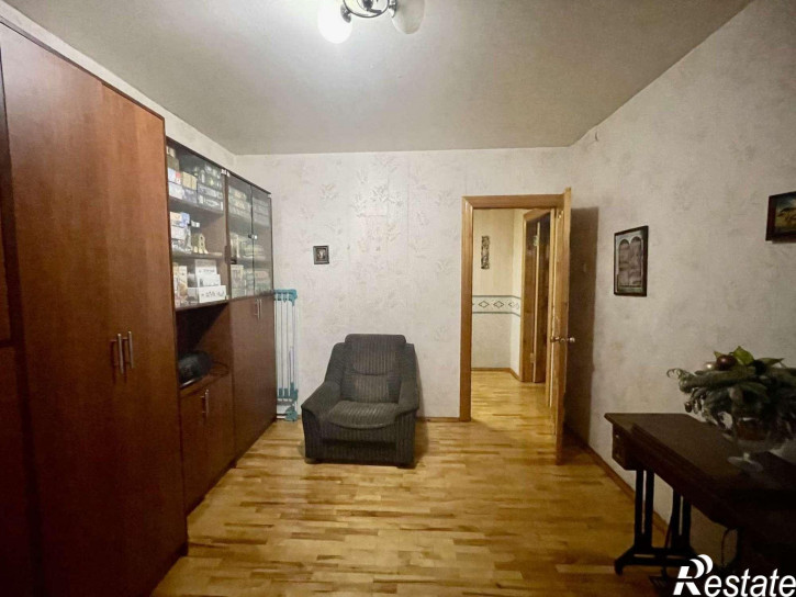 4-комн квартира Конева улица, 5