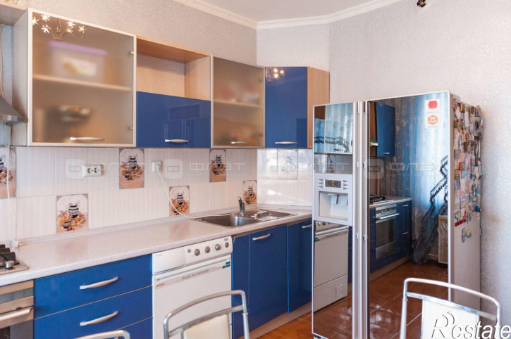 3-комн квартира ул. Ноксинский Спуск, дом 8