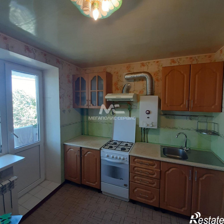 3-комн квартира 6-й мкр, Химиков ул, 8