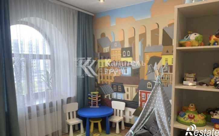 5-комн квартира улица Степана Халтурина, 8