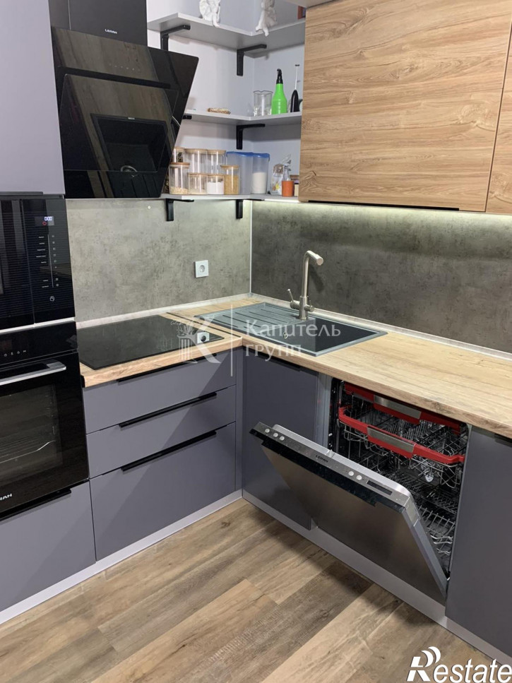 3-комн квартира ул Тимофея Чаркова, 83