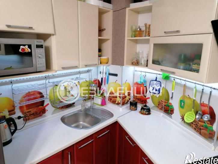 3-комн квартира Холмогорская ул, 4г