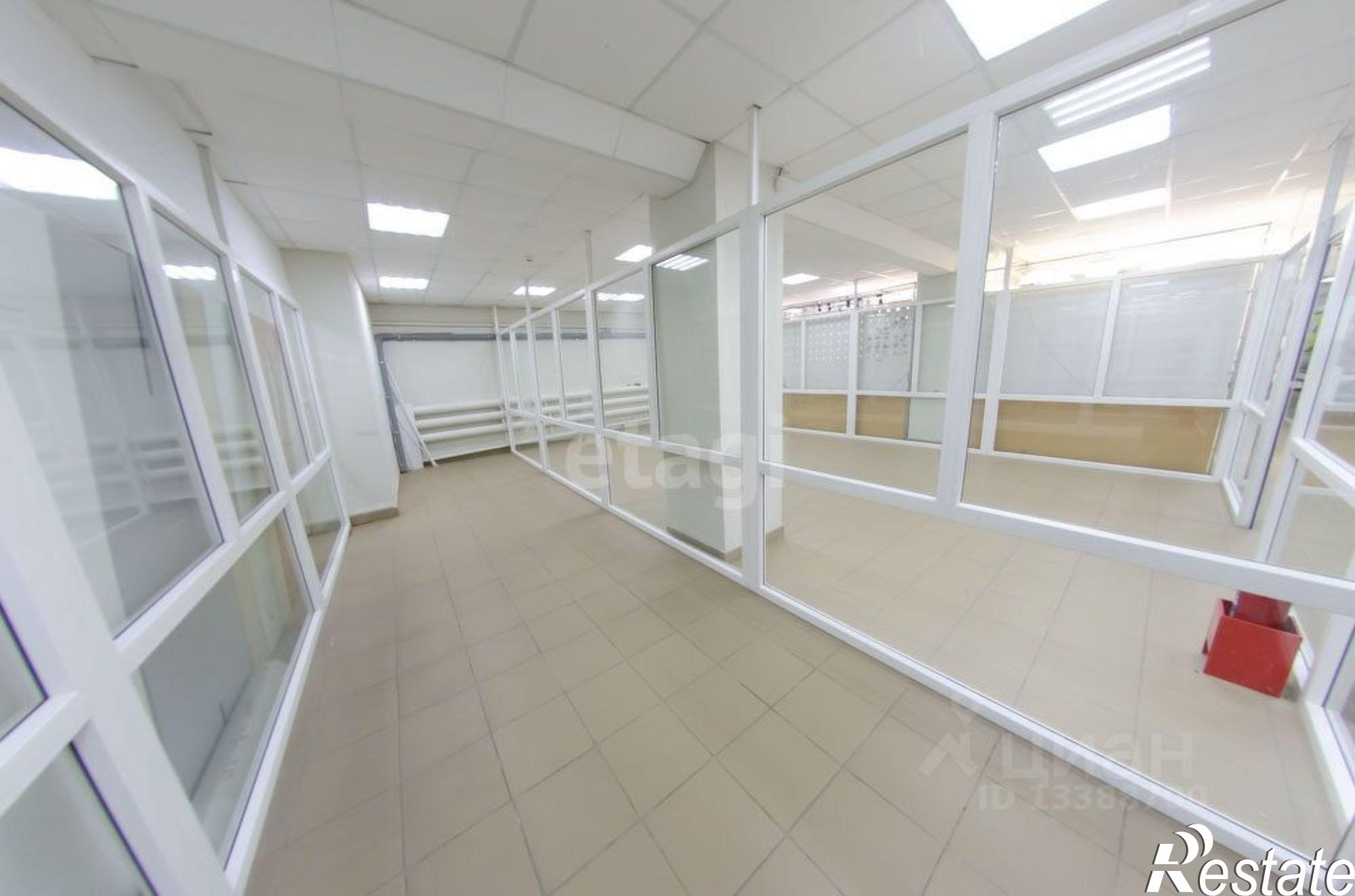 Сдать торговое помещение за 13 000 рублей на улица Розы Люксембург, 22