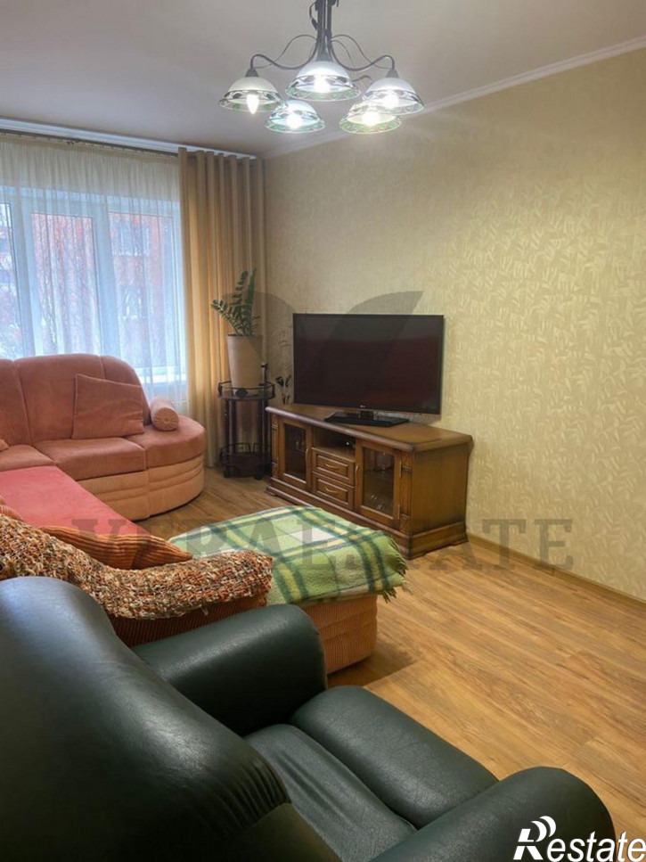 3-комн квартира Революции,90