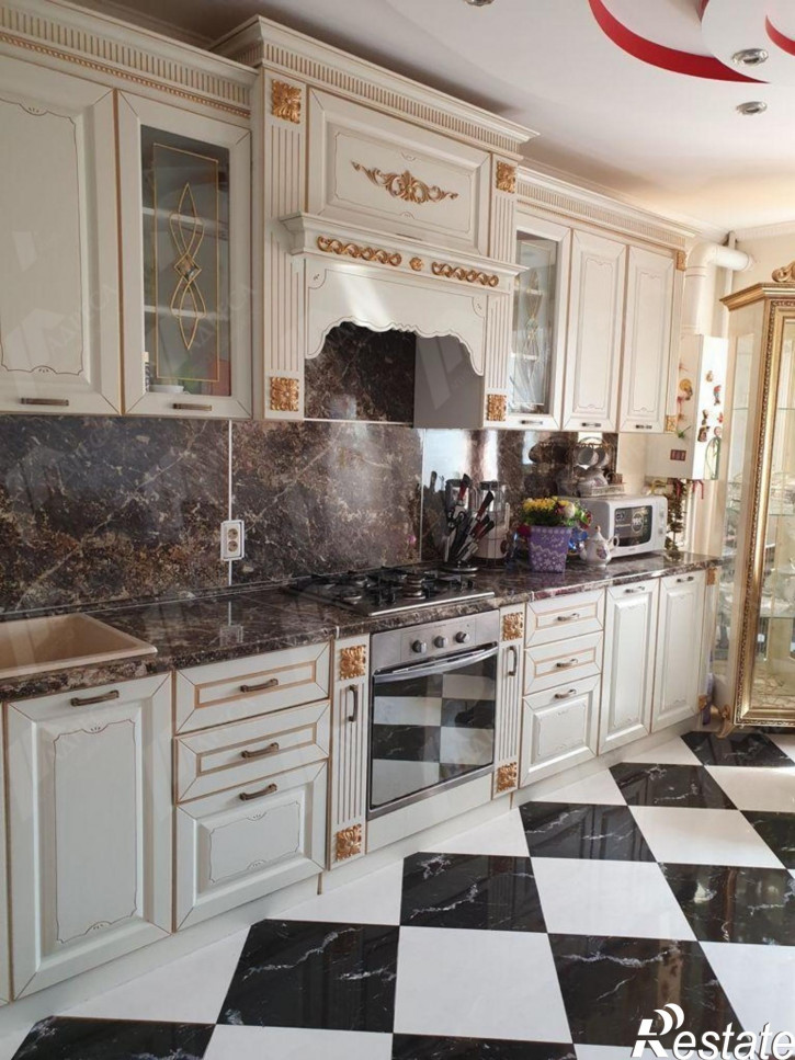 3-комн квартира Менжинского Улица,4