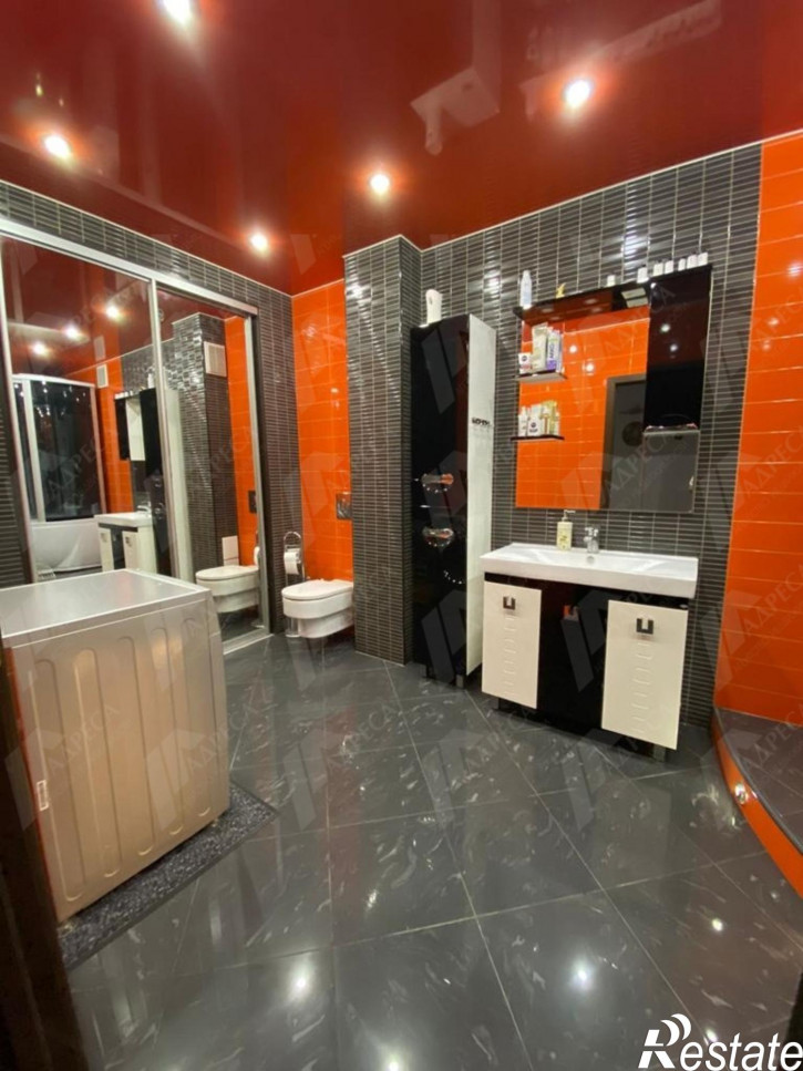 3-комн квартира Менжинского Улица,4