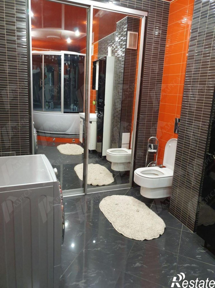 3-комн квартира Менжинского Улица,4