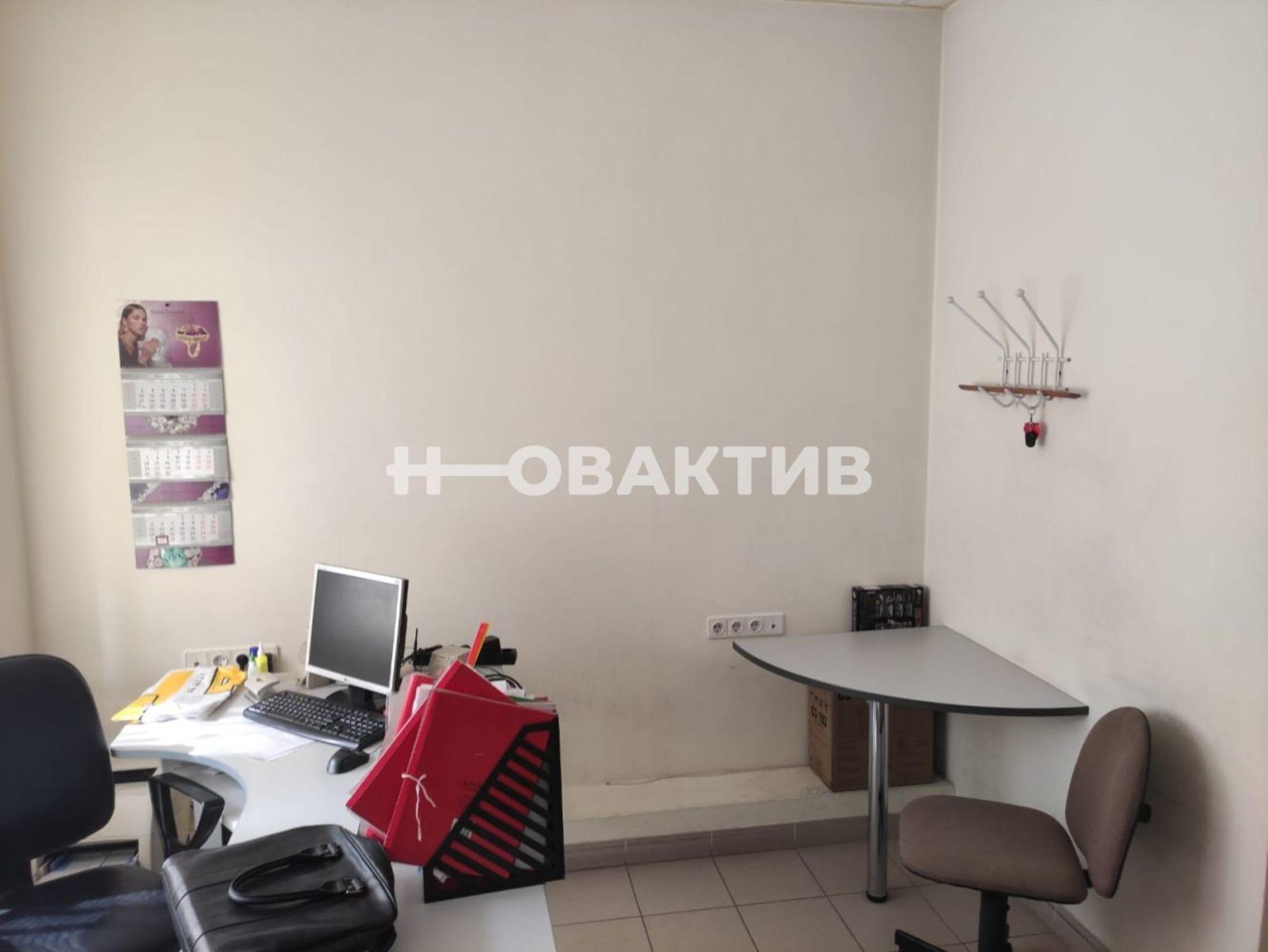 Сдать торговое помещение за 180 000 рублей на улица Челюскинцев, 48/1