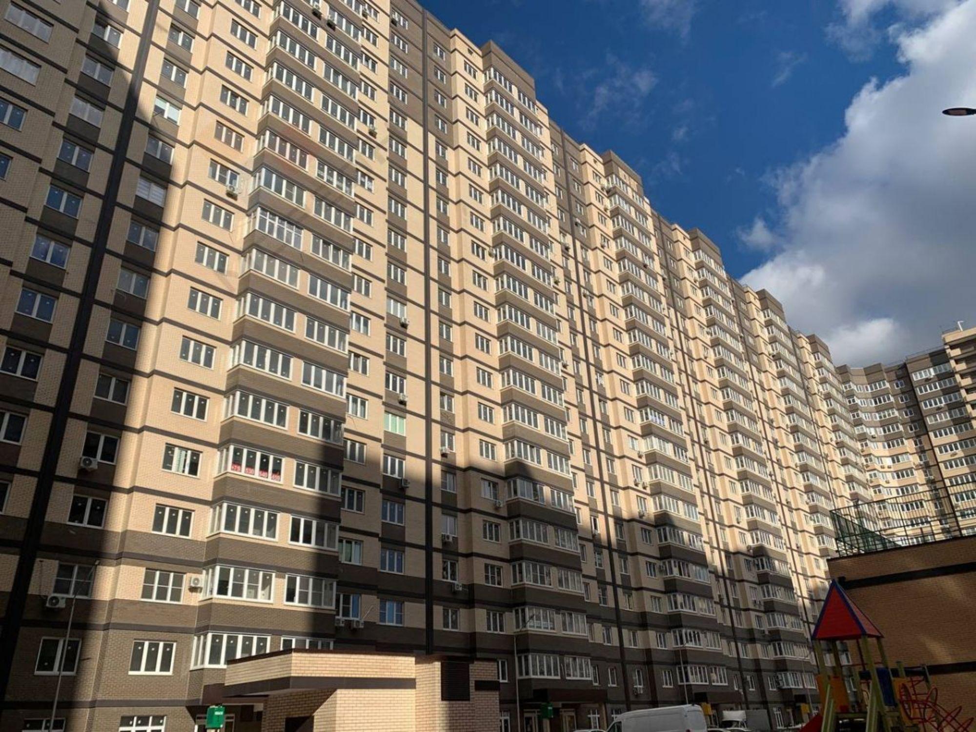 Купить квартиру за 12 000 000 рублей на Стахановская ул, 1/5к3
