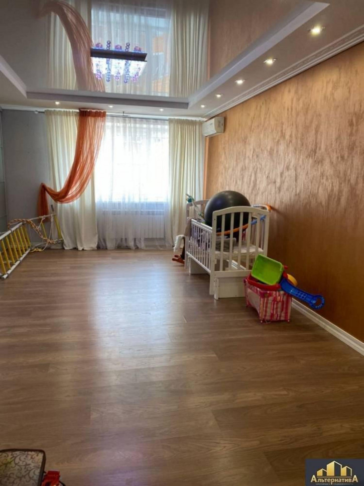 3-комн квартира Октябрьская площадь ул.