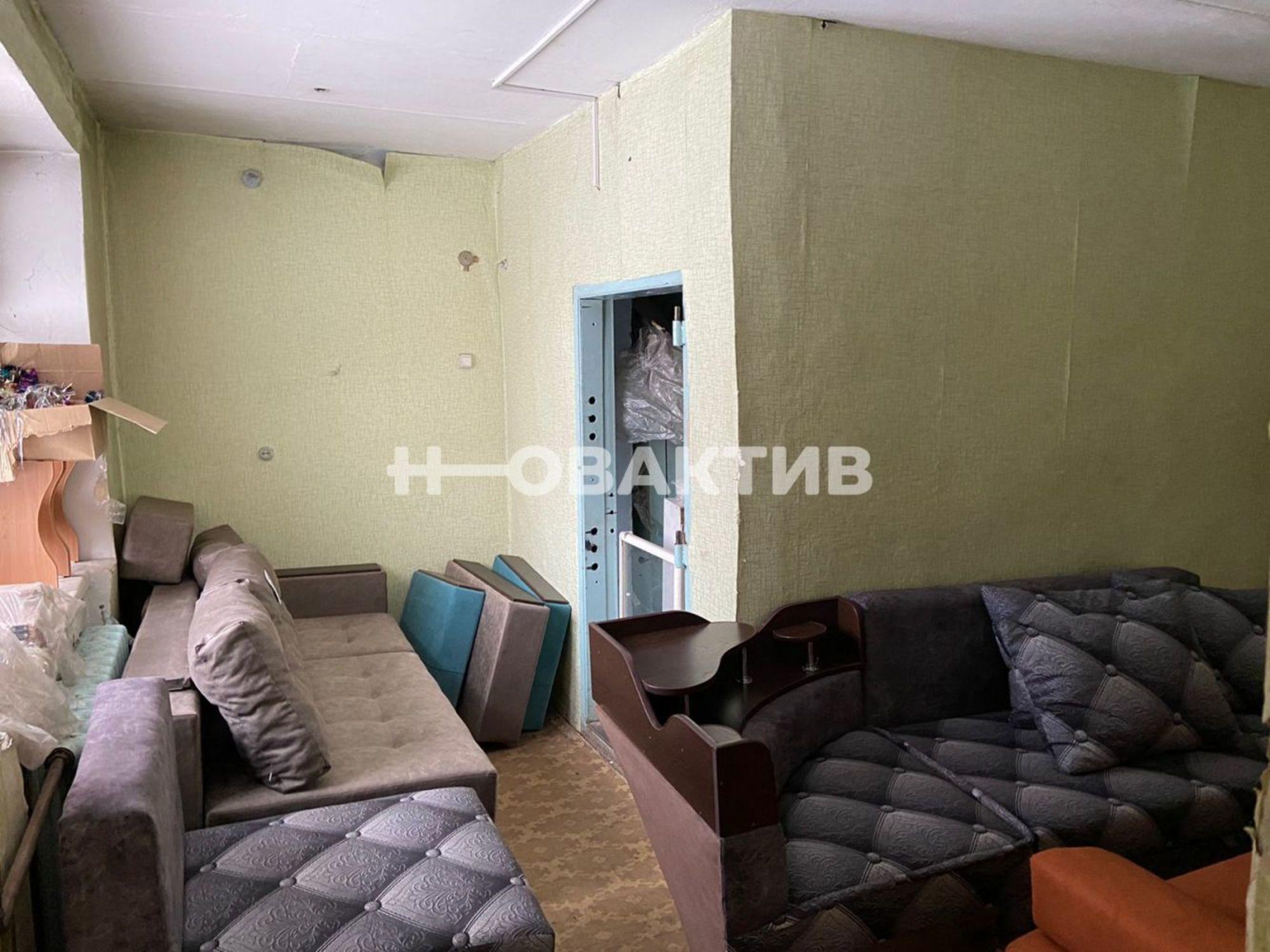 Купить торговое помещение за 9 770 000 рублей на улица Комсомольская, 4