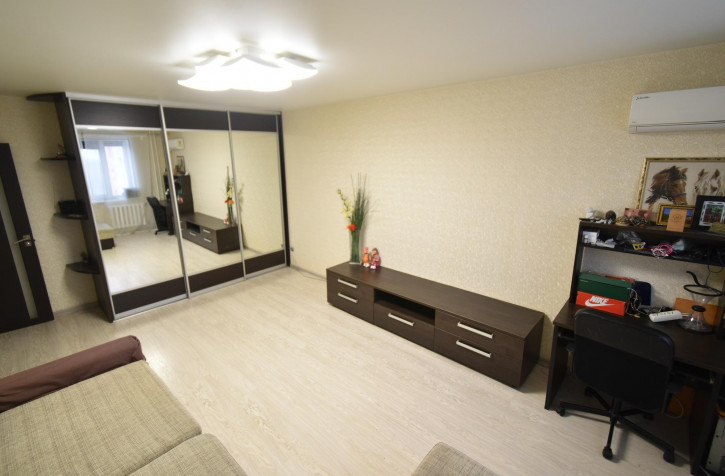 2-комн квартира Менделеева ул, 150/4