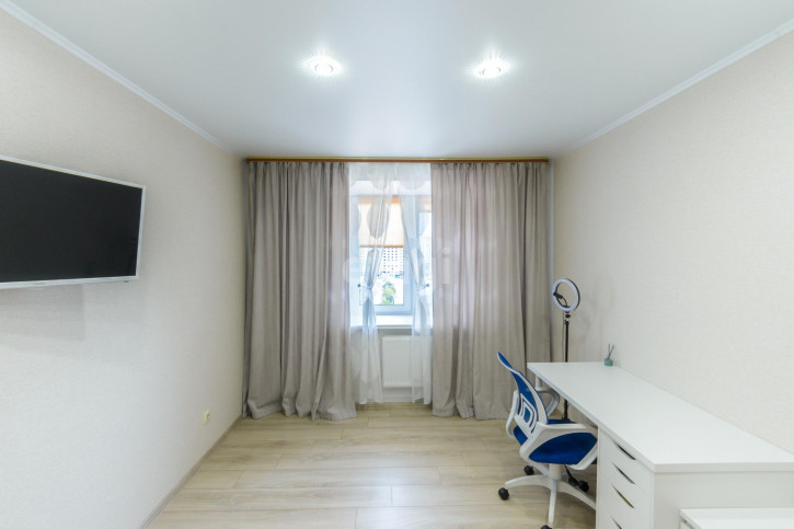 4-комн квартира Бориса Щербины бульвар, 20