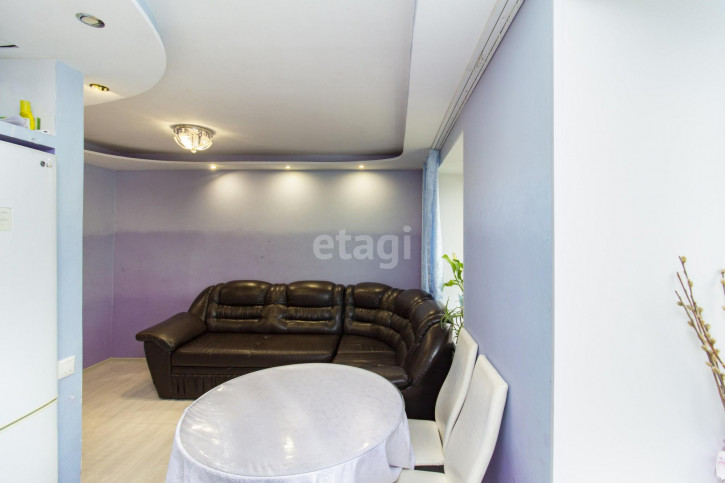 3-комн квартира Мельникайте, 50
