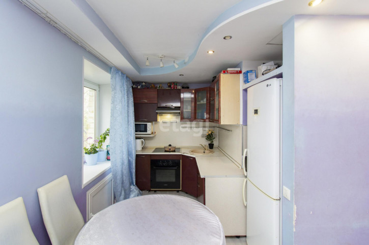 3-комн квартира Мельникайте, 50