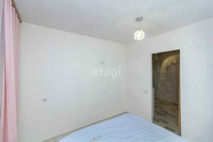 3-комн квартира Мельникайте, 50