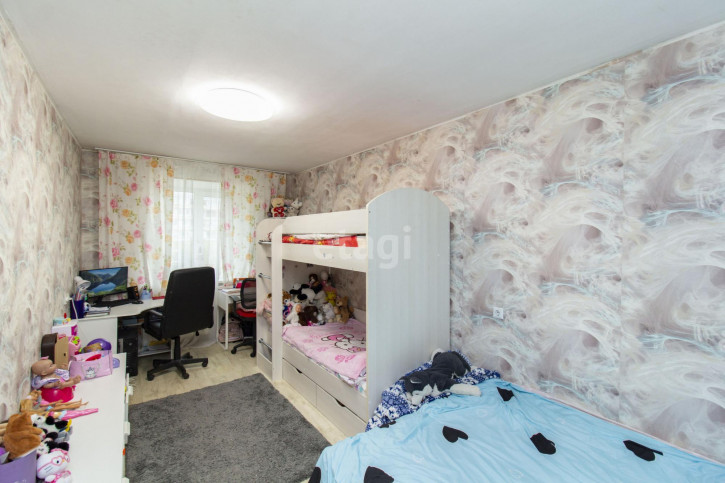 3-комн квартира Мельникайте, 50