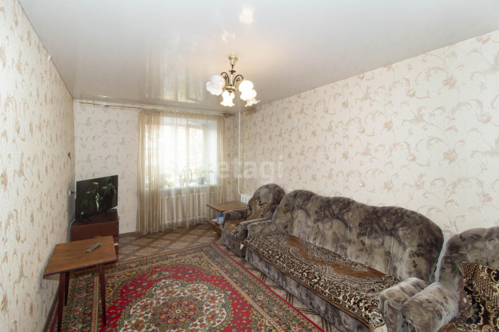3-комн квартира Сургутская, 4