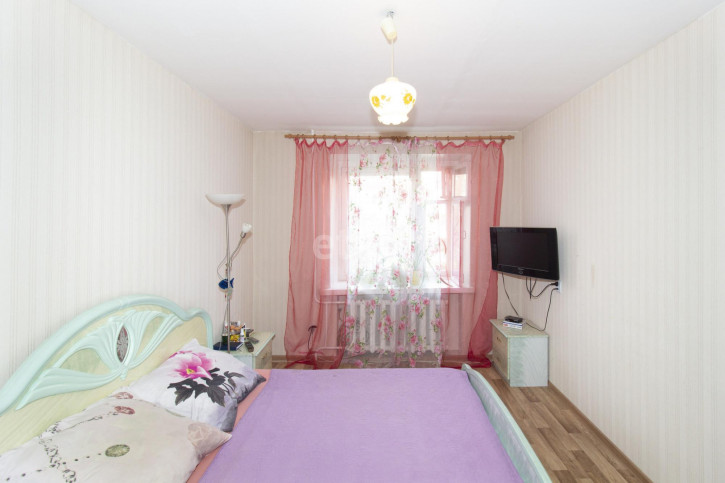 3-комн квартира Сургутская, 4