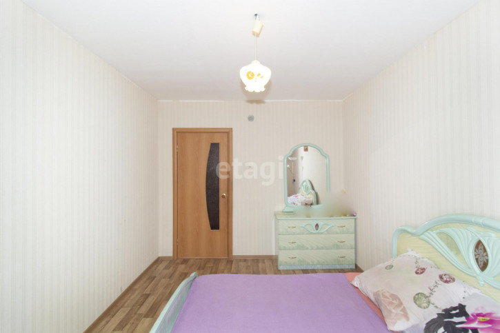 3-комн квартира Сургутская, 4