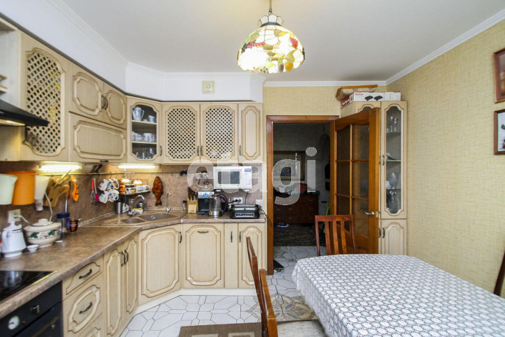 4-комн квартира Народная, 4/1