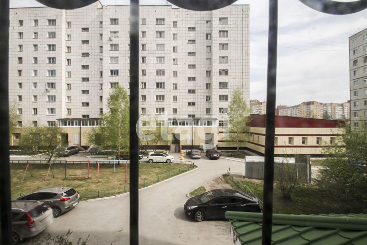 4-комн квартира Народная, 4/1