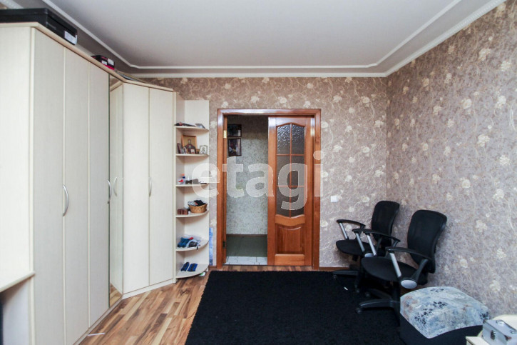 4-комн квартира Народная, 4/1
