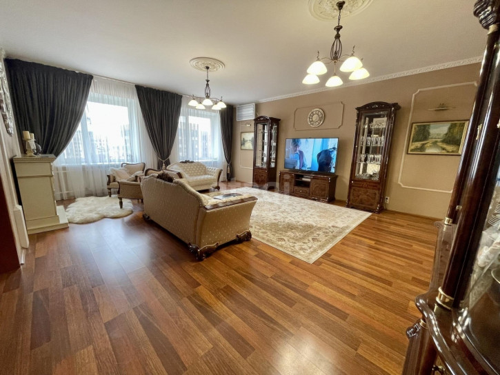 3-комн квартира Свердлова, 1