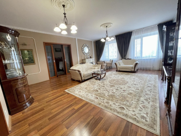 3-комн квартира Свердлова, 1