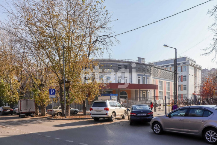 Студия Новгородская, 1